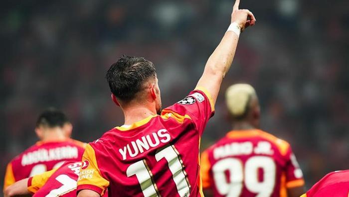 ÖZEL | Galatasaraya bir sakatlık şoku daha Ajax maçı öncesi kötü haber geldi: Okan Buruk alternatif planını hazırlıyor