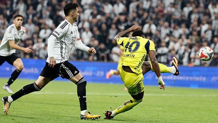 JHON DURAN İLK 11İ ZORLUYOR