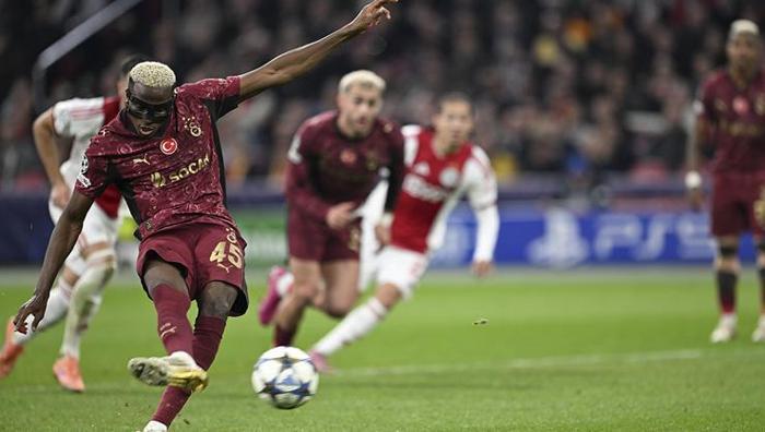 Çift markajı bile umursamıyor Osimhenin golleri Avrupayı salladı: Galatasaray, Ajaxı ezip geçti