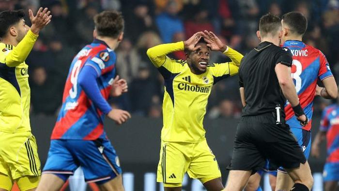 Viktoria Plzen - Fenerbahçe maçının hakemi Allard Lindhoutun ilk vukuatı değil 3 yıl önce de aynı hata, sonra penaltıymış dedi