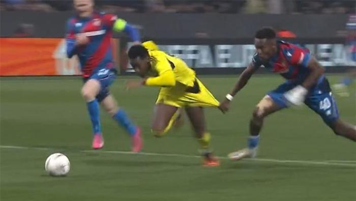 Plzen-Fenerbahçe maçındaki skandal penaltı kararı için Deniz Çobandan sert sözler Bir çuval inciri berbat etti