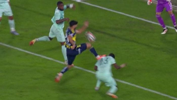 ASENSIONUN CAROLEYE MÜDAHALESİ