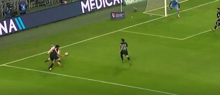 BARIŞ ALPERİN YERDE KALDIĞI POZİSYONDA PENALTI VAR MI