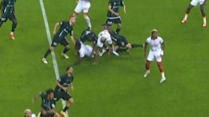 GALATASARAYIN PENALTI BEKLEDİĞİ POZİSYON