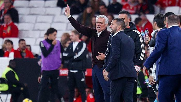 HATA DERKEN NAZİK DAVRANIYORUM