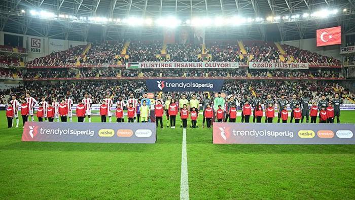 Vasatı aşamıyor lig için yeterli değil Galatasarayın golünün iptali doğru mu Deniz Çoban açıkladı | Süper Ligde 12.hafta hakem raporu