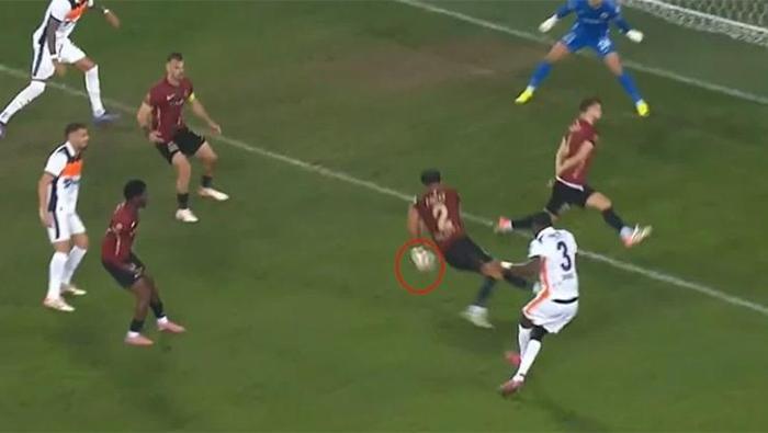 Vasatı aşamıyor lig için yeterli değil Galatasarayın golünün iptali doğru mu Deniz Çoban açıkladı | Süper Ligde 12.hafta hakem raporu