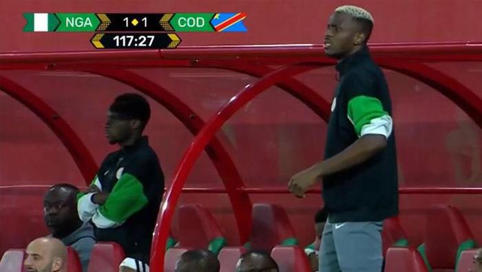 BACAĞININ ARKASINDA RAHATSIZLIK HİSSETTİ