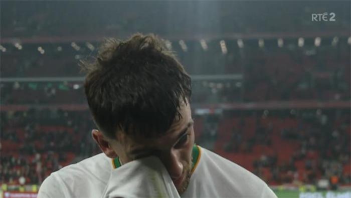 GÖZYAŞLARINI TUTAMADI