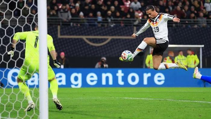 Leroy Sane performansıyla herkesi söylediklerine pişman etti Almanyada manşetlerde: Nefes kesici, tutkulu, çılgın