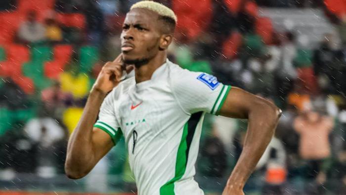 Galatasarayda Fenerbahçe derbisi öncesi Osimhen endişesi Yetişme ihtimali...