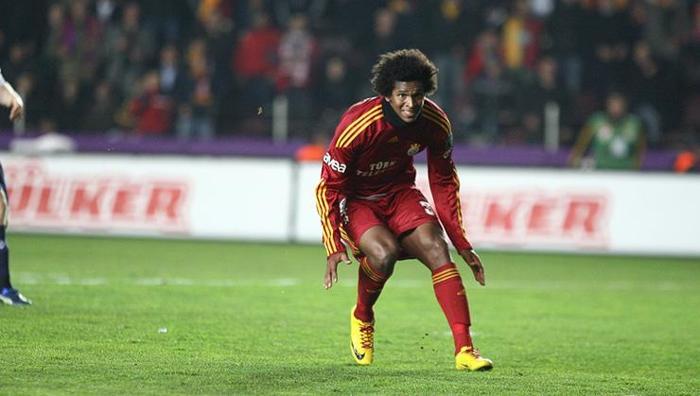 Galatasarayın eski yıldızı Jo Alves gözaltına alındı