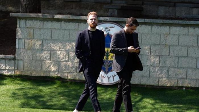 DEVİN ÖZEK NABIZ YOKLUYOR