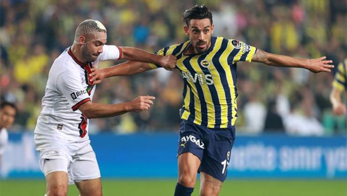 Cenk Tosunun Fenerbahçedeki kaderi belli oldu Süper Ligden 3 talibi var