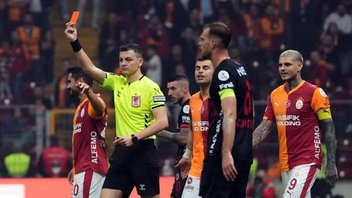 Galatasaray - Gençlerbirliği maçının ardından usta isimden eleştiri: Akıl tutulması | Turist gibiydi