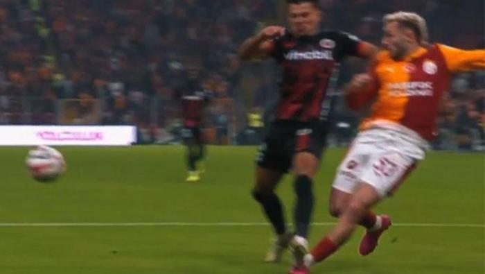 BARIŞ ALPERİN PENALTI BEKLEDİĞİ POZİSYON