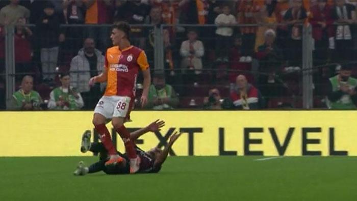 THALISSONUN KIRMIZI KART GÖRDÜĞÜ POZİSYON