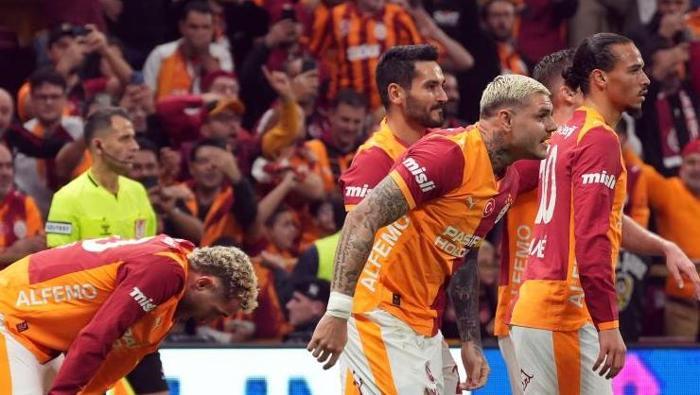 Galatasaray maçının tartışmalı pozisyonlarını Trio yorumladı Kırmızı kartlar doğru mu Penaltı tartışması: Hakem vermeliydi, VAR karışamaz