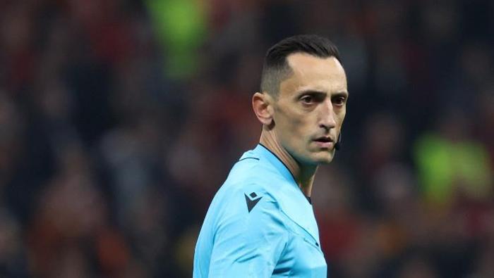 HAKEM GÖLGESİNDE BİR MAÇ: ÇIKMAYAN KART, DEĞİŞEN KADER / DENİZ ÇOBAN - FANATİK