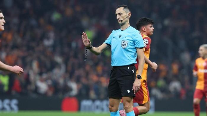 Galatasaray - Union Saint-Gilloise maçının hakemi çok konuşuldu Deniz Çoban yorumladı: Çıkmayan kart, değişen kader
