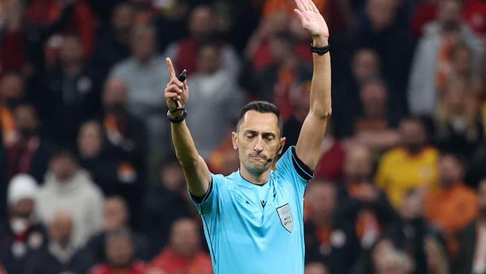 Galatasaray - Union Saint-Gilloise maçının hakemi çok konuşuldu Deniz Çoban yorumladı: Çıkmayan kart, değişen kader