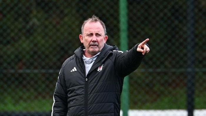 İstanbul devinden transfer harekatı Altay Bayındır da listede