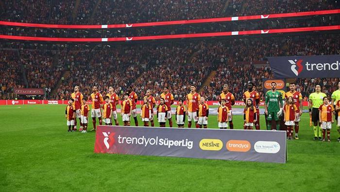 Galatasaray Fenerbahçe derbisi öncesinde seferberlik Sağ bekte sürpriz isim