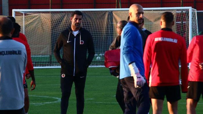 GÖZÜNÜ GALATASARAYA DİKTİ