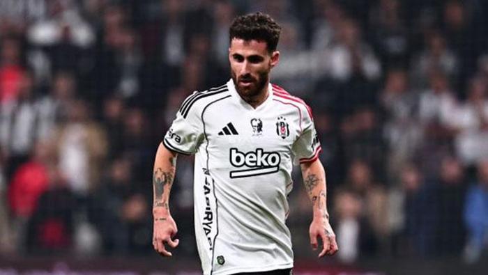 ARKADAŞLARIYLA SOHBET ETTİ