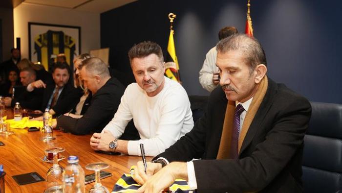 Fenerbahçe camiası derbi öncesi kenetlendi Biz tarihimizle bir ve beraberiz