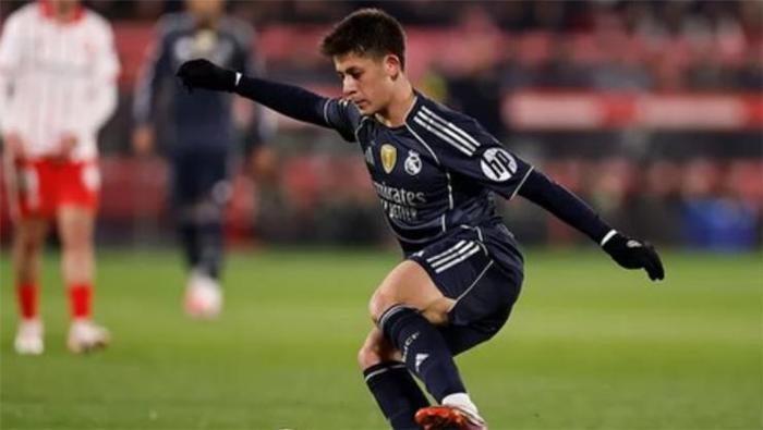 Arda Güler oyundan çıktı Real Madrid liderliği kaptırdı Alonso devre arasında Ardaya tek tek açıkladı