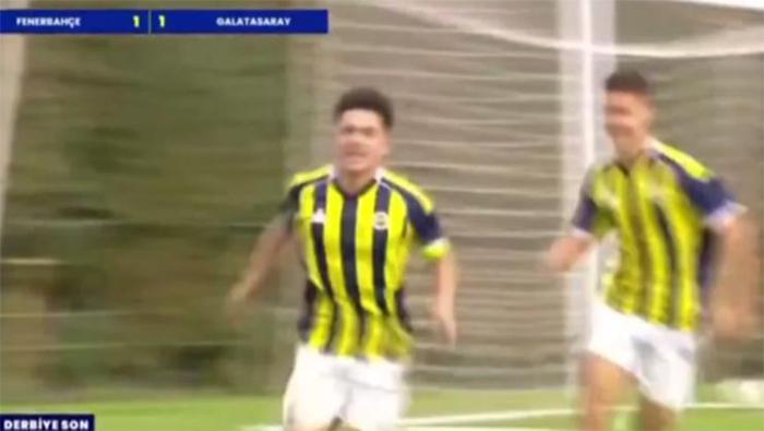 Fenerbahçe-Galatasaray U19 derbisinde yumruk yumruğa kavga