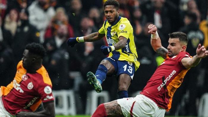 Fenerbahçe - Galatasaray derbisi kaç kaç Canlı skor takibi | FB GS maçı skoru, kadrosu, canlı anlatımı