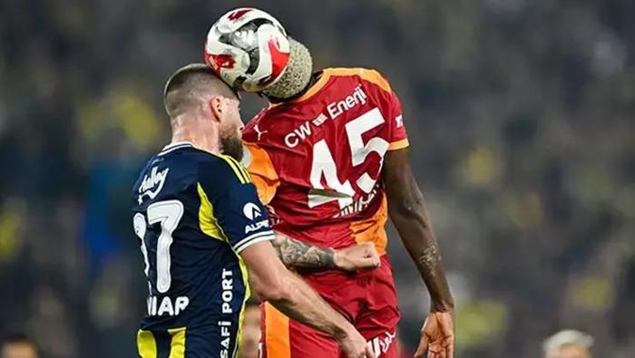 Fenerbahçe - Galatasaray derbisinin tartışmalı pozisyonlarına Trio son noktayı koydu: Kırmızı kart çıksa VAR karışamazdı