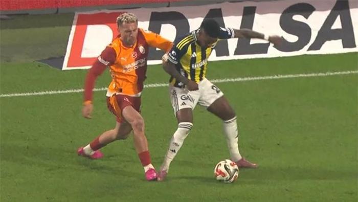 BARIŞ ALPERİN GÖRDÜĞÜ SARI KART