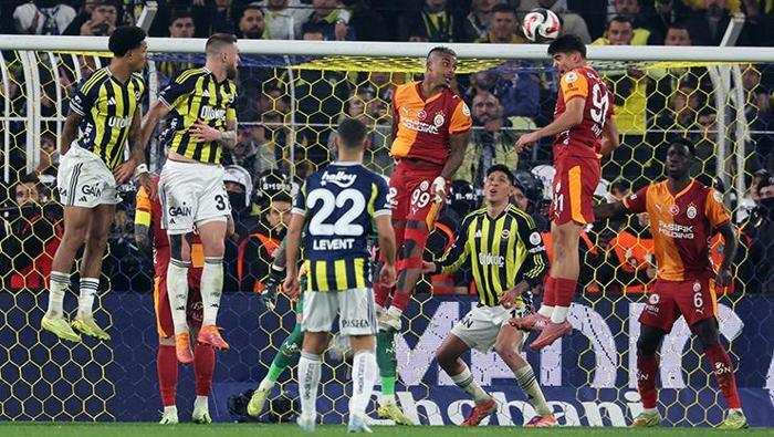 Derbi sonrası usta isimler yorumladı Fenerbahçe kalabalıktı Galatasaray akıllı | Hata değil art niyet