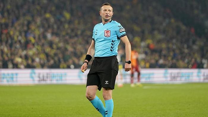 Deniz Çoban Fenerbahçe-Galatasaray derbisi hakemini yorumladı Kartlar istikrarsız, fauller standartsızdı