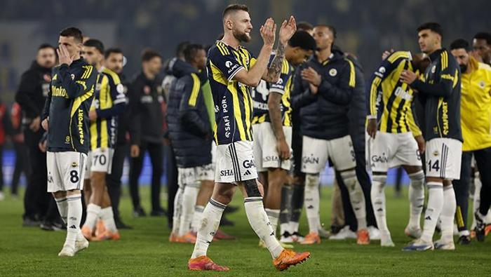 Deniz Çoban Fenerbahçe-Galatasaray derbisi hakemini yorumladı Kartlar istikrarsız, fauller standartsızdı