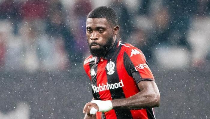 Avrupanın ortasında skandal Fransada iki yıldıza taraftarlardan dayak: İş görmez raporu aldılar