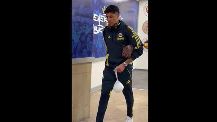 STADYUMDAN SEKEREK VE BUZ TORBASIYLA AYRILDI