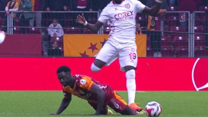 GALATASARAYIN KIRMIZI KART BEKLEDİĞİ POZİSYON