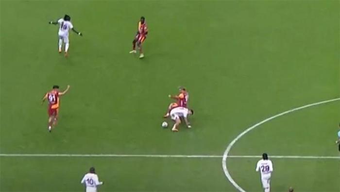 85. dakikada Berkana gösterdiği kart