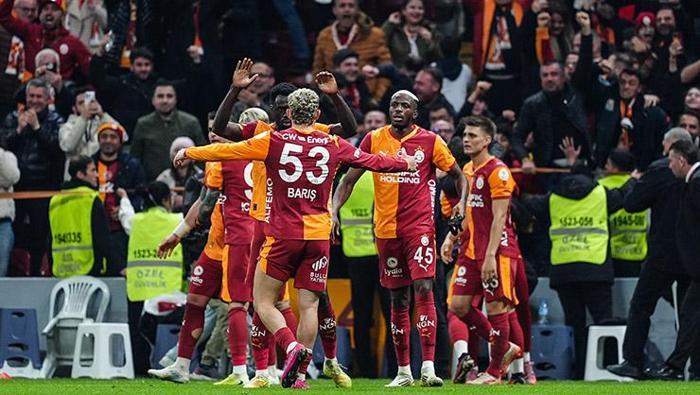 Bütün ülke tüm hafta tartışacak 3 puan iyi olmadı Galatasaray-Samsunspor maçını spor yazarları değerlendirdi Verilmeyen penaltı yorumu