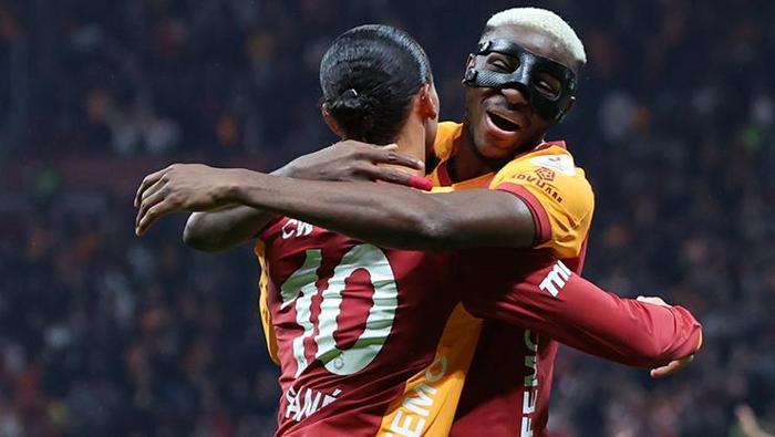 Sane ve Osimhen ilk yarı döktürdü