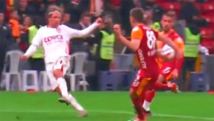 Nihat Kahveci Galatasaray-Samsunspor maçındaki tartışmalı pozisyonu yorumladı | Ona çöp diyenler oldu