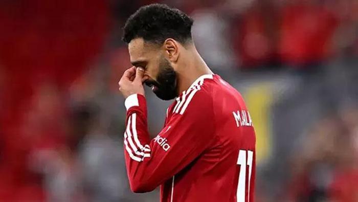 SALAH FORMA GİYEMİYOR