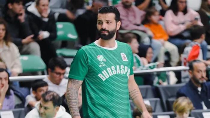 Galatasaray benchine küfür ettiği iddialarına Göksenin Köksaldan yanıt Beni taraftarın önüne atıyorlar