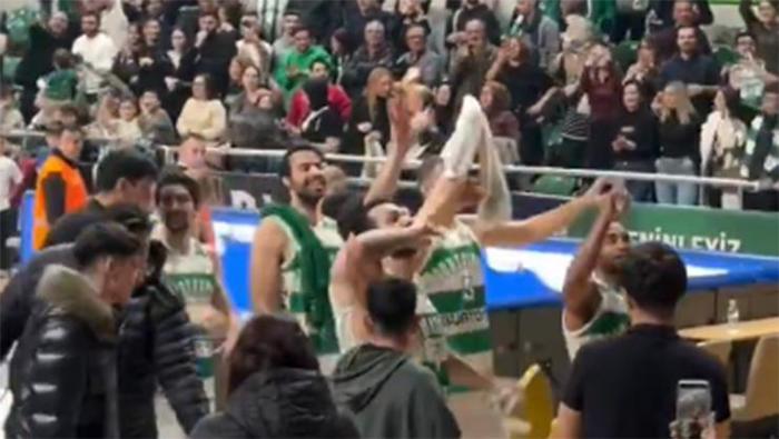 Galatasaray benchine küfür ettiği iddialarına Göksenin Köksaldan yanıt Beni taraftarın önüne atıyorlar