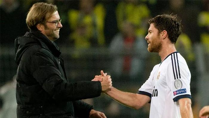 Soyunma odasına şişeler havalarda uçuştu Real Madridde çanlar Xabi Alonso için çalıyor: Arda Gülerin yeni hocası...