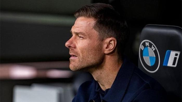 Soyunma odasına şişeler havalarda uçuştu Real Madridde çanlar Xabi Alonso için çalıyor: Arda Gülerin yeni hocası...